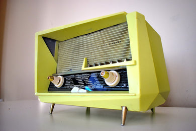 Le Corbusier Citron et Citron Vert 1958 Radiola Model RA248-A AM Shortwave Vacuum Tube Radio