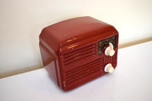 Charger l&#39;image dans la galerie, Wagon Red 1947 Arvin Model 444 AM Vacuum Tube Metal Cabinet Radio Little Dynamo!
