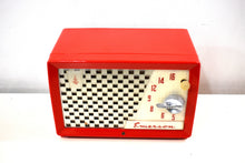 Charger l&#39;image dans la galerie, Red Hot Red 1955 Emerson Model 729 Vacuum Tube AM Clock Radio Beauty Sounds Great!