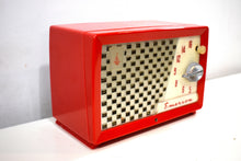 Charger l&#39;image dans la galerie, Red Hot Red 1955 Emerson Model 729 Vacuum Tube AM Clock Radio Beauty Sounds Great!