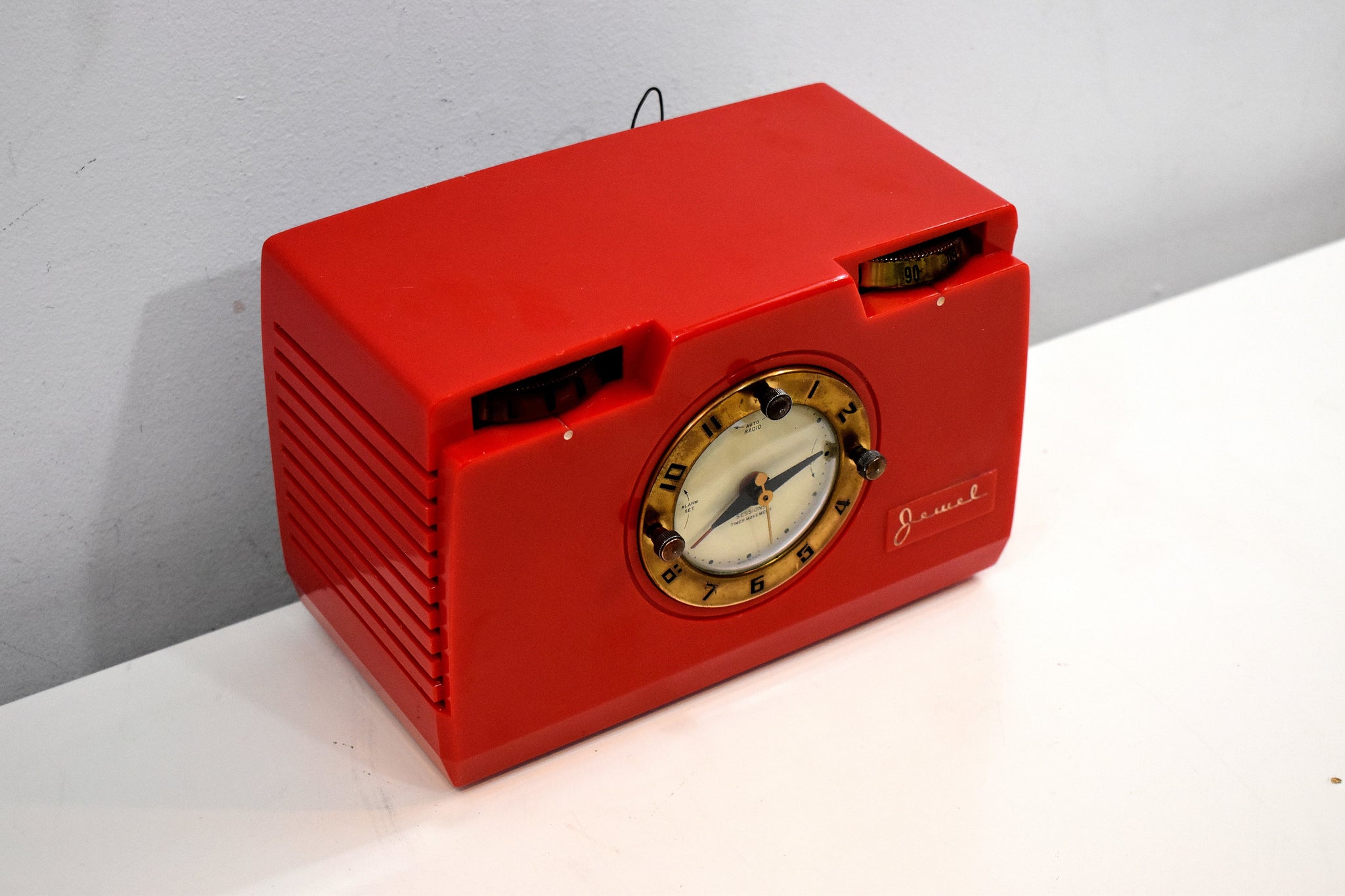 Scarlet Red Early 1950s Jewel Unkown Model ? Red Vacuum Tube Clock Rad ...