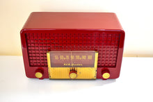Charger l&#39;image dans la galerie, Cranberry Red 1955 RCA Victor Model 5X-564 AM Tube Radio Great Sounding Excellent Condition!