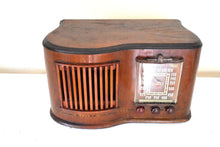 Charger l&#39;image dans la galerie, Artisan Handcrafted Curved Wood 1945/1946 Sonora Model RCU-208 Vacuum Tube AM Radio Sounds Great!