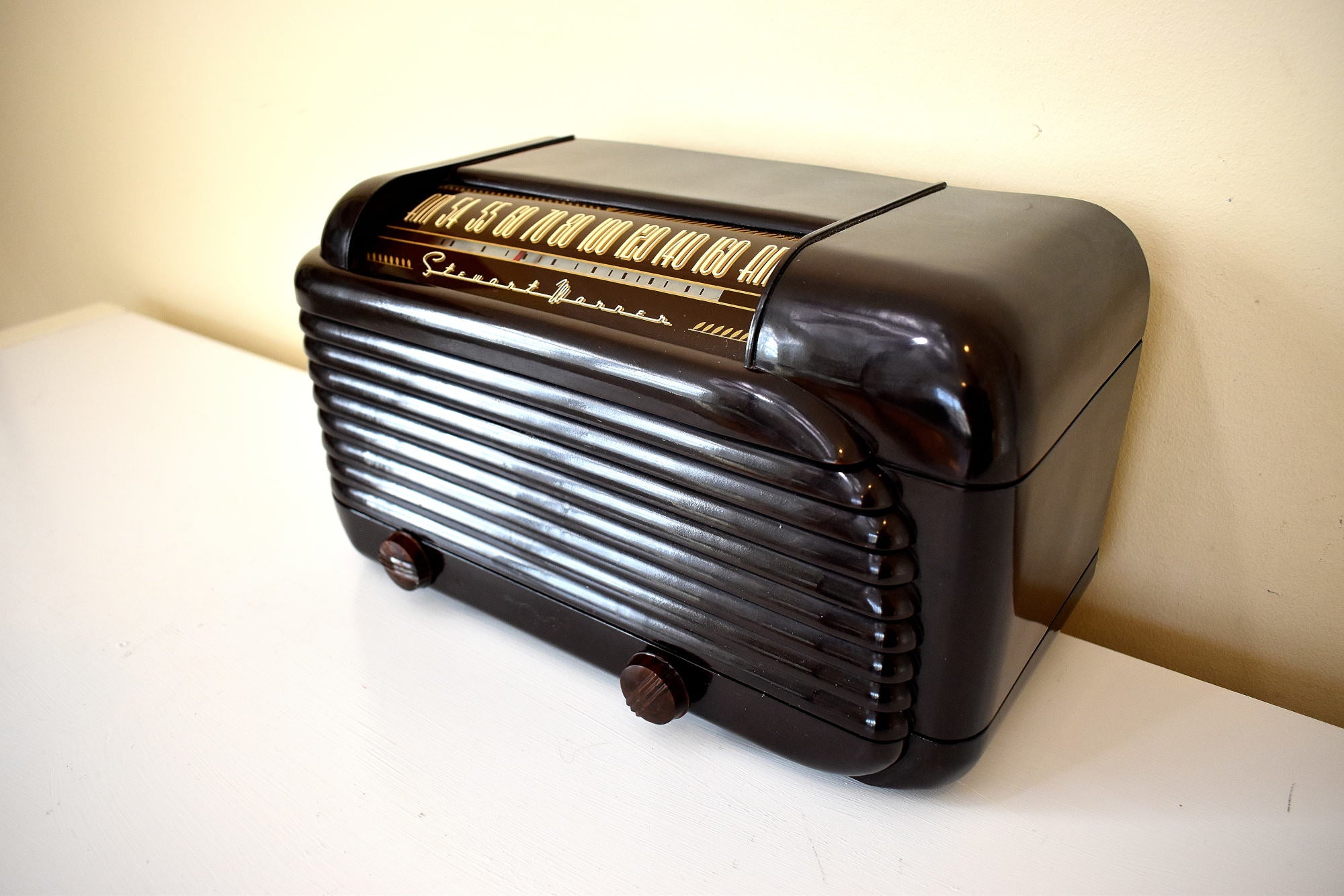 Streamline Glossy Bakelite 1948 Stewart Warner Model A41T1 Vacuum Tube AM Radio Sounds Great and Clean As A Whistle!