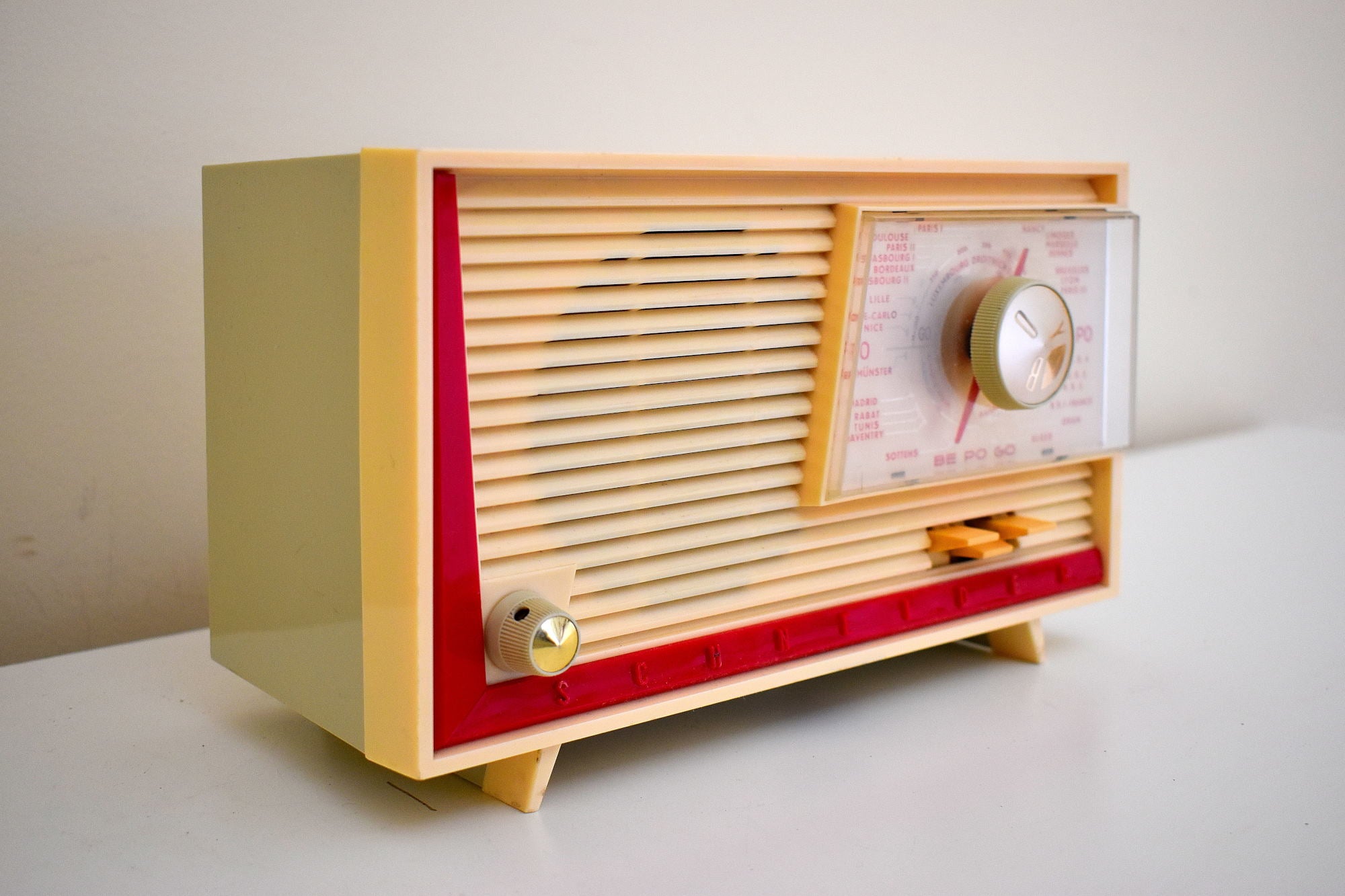 Made in France Mid Century Vintage 1960 Schneider Boy Shortwave Vacuum Tube Radio Oui Monsieur!