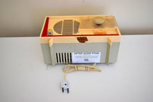 Charger l&#39;image dans la galerie, Made in France Mid Century Vintage 1960 Schneider Boy Shortwave Vacuum Tube Radio Oui Monsieur!