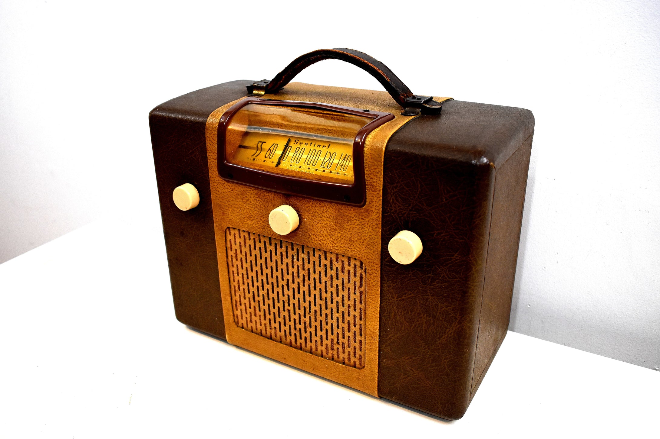 Vintage Leatherette Radio 1946 Sentinel Model 285-PR AM Tube Radio Excellent Condition Sounds Divine Mint Condition!