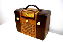 Load image into Gallery viewer, Vintage Leatherette Radio 1946 Sentinel Model 285-PR AM Tube Radio Excellent Condition Sounds Divine Mint Condition!