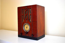 Load image into Gallery viewer, Wood Tombstone 1936 Sentinel Model Unknown AM Shortwave Vacuum Tube Radio Excellent Condition!