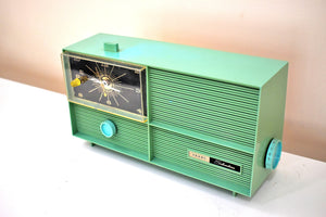 Sea Green Silvertone 1966 Model 6032 AM Vacuum Tube Clock Radio Sounds Great! Very Rare Color!