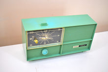 Charger l&#39;image dans la galerie, Sea Green Silvertone 1966 Model 6032 AM Vacuum Tube Clock Radio Sounds Great! Very Rare Color!