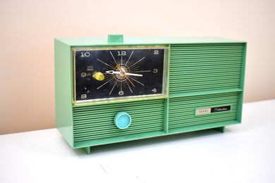 Sea Green Silvertone 1966 Model 6032 AM Vacuum Tube Clock Radio Sounds Great! Very Rare Color!