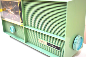 シーグリーン シルバートーン 1966 モデル 6032 AM 真空管クロックラジオのサウンドは素晴らしいです。とても珍しいカラーです！