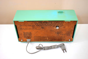 シーグリーン シルバートーン 1966 モデル 6032 AM 真空管クロックラジオのサウンドは素晴らしいです。とても珍しいカラーです！