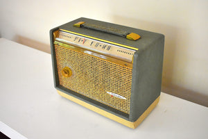 すぐに使えるスマートスピーカー-木製ポータブル 1957 シアーズ シルバートーン モデル 7222 AM 真空管ラジオ 美品！