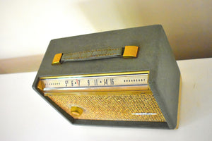 すぐに使えるスマートスピーカー-木製ポータブル 1957 シアーズ シルバートーン モデル 7222 AM 真空管ラジオ 美品！