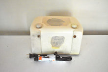 Load image into Gallery viewer, Classic Ivory Post War 1946 Sonora RBU-175 AM Bakelite Vacuum Tube Radio Beautiful and Great Sounding!