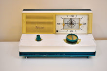 Charger l&#39;image dans la galerie, Bluetooth Ready To Go - Sherwood Green 1958 Sylvania Model 2207 Vacuum Tube AM Radio Out Of The World Looks and Sound!