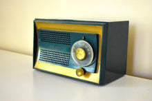Charger l&#39;image dans la galerie, Bluetooth Ready To Go - Sherwood Green Jet Age 1951 Sylvania Model 512GR AM Vacuum Tube Radio Excellent Condition Loud as a Banshee!