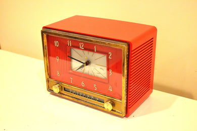 Dragoon Red 1953 Sylvania Model 543 Vacuum Tube AM Clock Radio Rare Color Solid Quality Construction!