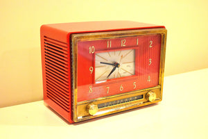 ドラグーンレッド 1953 シルバニア モデル 543 真空管 AM 時計ラジオ レアカラー しっかりとした品質の構造!