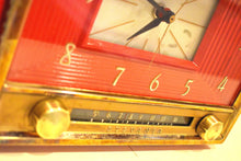 Charger l&#39;image dans la galerie, Dragoon Red 1953 Sylvania Model 543 Vacuum Tube AM Clock Radio Rare Color Solid Quality Construction!