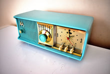 Charger l&#39;image dans la galerie, Aquamarine Turquoise 1957 Motorola Model 56CC Vacuum Tube AM Clock Radio Rare Beautiful Color Sounds Fantastic! Excellent Plus Condition!