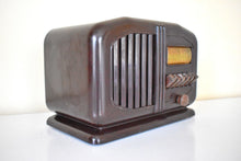 Load image into Gallery viewer, Sienna Brown Bakelite 1941 Truetone Model D-1012 Vacuum Tube AM Radio Sounds Great Excellent Condition!
