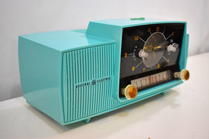 Ocean Turquoise 1957 General Electric Model 914-D Tube AM Clock Radio Sounds Great Popular Design