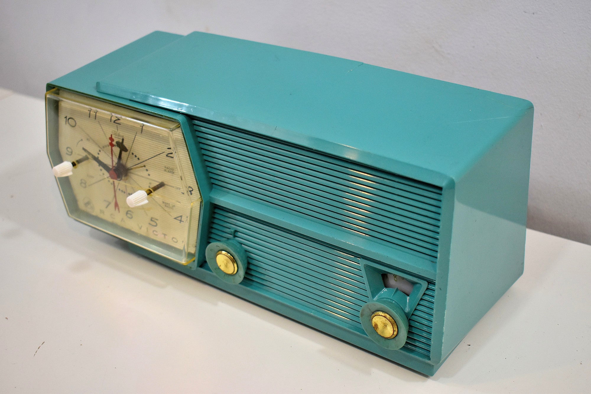 Bluetooth Ready To Go - Teal Turquoise 1957 RCA Victor Model 8-C-6L AM Clock Radio Good Condition Looks Great!