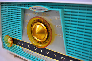 Turquoise and  White RCA Victor Model 4-XHE AM Vacuum Tube Radio Works Great Twin Speakers!