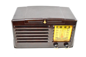 アンバー ブラウン ベークライト 1940 エマーソン モデル 333 AM 真空管ラジオのサウンドは素晴らしく、素晴らしい状態です。