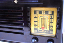 画像をギャラリービューアに読み込む, アンバー ブラウン ベークライト 1940 エマーソン モデル 333 AM 真空管ラジオのサウンドは素晴らしく、素晴らしい状態です。