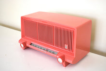 Charger l&#39;image dans la galerie, Coral Pink 1958 Viking Model RM-290R AM Vacuum Tube Radio Excellent Plus Condition Rare Model!