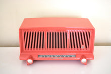 Charger l&#39;image dans la galerie, Coral Pink 1958 Viking Model RM-290R AM Vacuum Tube Radio Excellent Plus Condition Rare Model!