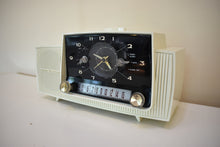 Charger l&#39;image dans la galerie, Bluetooth Ready To Go - Alpine White 1959 General Electric Model 914D Vacuum Tube AM Clock Radio Excellent Shape! Sounds Fantastic!