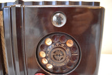 Charger l&#39;image dans la galerie, Neoclassical Jewel Box Brown Bakelite 1938 Airline Model 62-606 Vacuum Tube AM Radio Near Mint Condition! Plays Well!