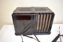 Charger l&#39;image dans la galerie, Neoclassical Jewel Box Brown Bakelite 1938 Airline Model 62-606 Vacuum Tube AM Radio Near Mint Condition! Plays Well!