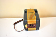 Load image into Gallery viewer, Inverness Green 1948 Westinghouse Model H-124 AM Vacuum Tube Radio Unique Design Excellent Condition!