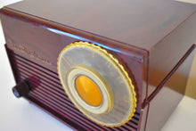 Charger l&#39;image dans la galerie, Mocha Marble Swirl Retro Vintage 1953 Westinghouse H-783T5 AM Tube Radio Sounds Great!