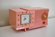 Charger l&#39;image dans la galerie, Strawberry Alarm Clock 1959 Westinghouse Model H540T4A Vintage Vacuum Tube AM Clock Radio Incense and Peppermints!