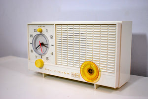Snow White RCA Victor 1959 AM Vacuum Tube Clock Radio Model RFD11V Sounds and Looks Great!