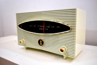 Moon Base White 1956 Zenith Model A615F Vacuum Tube AM Radio Sputnik Period Headturner!