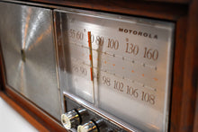画像をギャラリービューアに読み込む, Bluetooth Ready To Go - ウッド 1963 Motorola モデル B10WA AM FM 真空管ラジオ ソリッド プレーヤーと構造