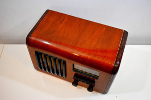 Curvy Wood Beauty 1939 Westinghouse WR-139 AM Vacuum Tube Radio Centerpiece Sound and Condition!