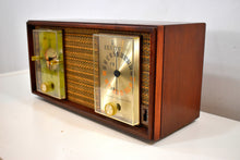 Charger l&#39;image dans la galerie, Bluetooth Ready To Go - Real Wood Cabinet Mid Century 1963 Zenith Model X390 AM FM Vacuum Tube Clock Radio Excellent Condition!