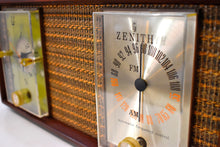 Charger l&#39;image dans la galerie, Bluetooth Ready To Go - Real Wood Cabinet Mid Century 1963 Zenith Model X390 AM FM Vacuum Tube Clock Radio Excellent Condition!