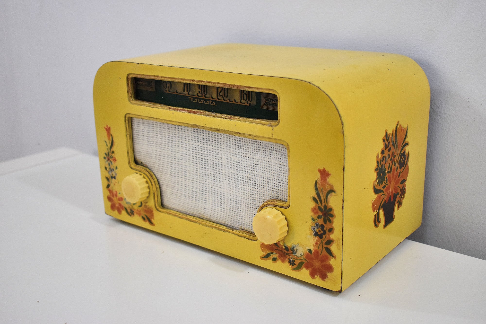 レトロ　ジャンク　MOTOROLA　モトローラ　クロック　ラジオ Yellow Country Cottage 1940 Motorola 55x15 Tube AM Radio Original