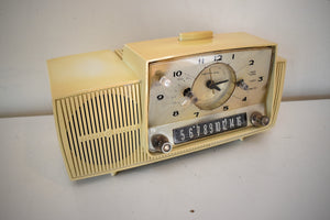 Antiqua Ivory 1959 GE General Electric Model 914D AM Vacuum Tube Clock Radio Popular Model