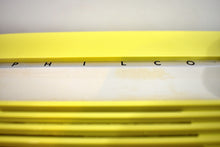 Charger l&#39;image dans la galerie, Limon Yellow Mid Century 1959 Philco Model F813-124 Rare Vacuum Tube AM Radio Cuteness Overload!